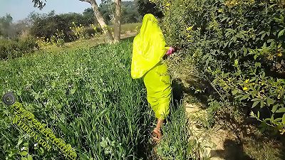 Indian lovers enjoy outdoor sex in rural setting, Hindi-language video