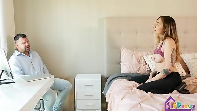 A young guy fucked his hot stepmom in pussy