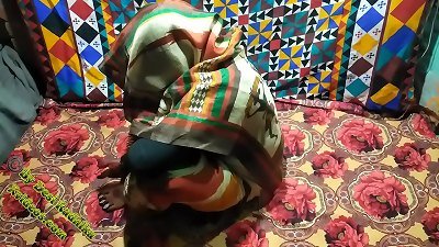 The mother-in-law invited her to her room and had sex in Hindi