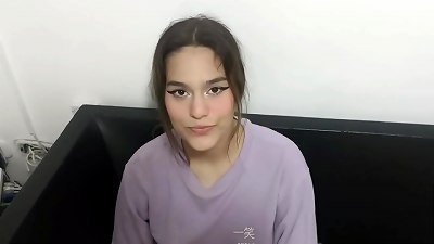 I cheer up my young stepsister with a sexual encounter and ejaculation on her buttocks to lift her spirits