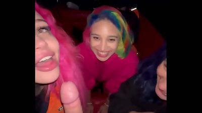 Women unexpectedly gave a blow job to a man on a boat.