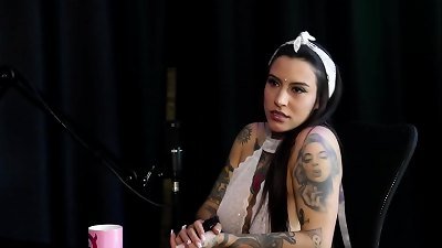 Lexi Malletâ€™s erotic experience with oral sex, reverse gang bang, and fetishes